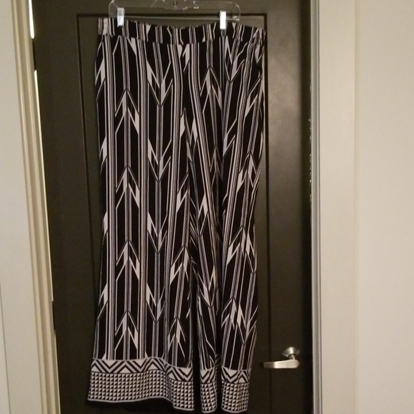 New York & Company wide leg black and white pants - Picture 5 of 7